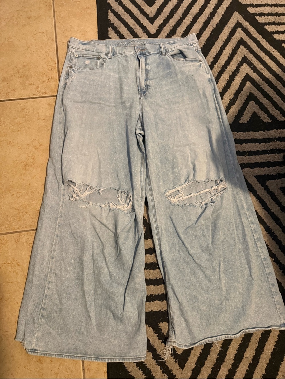 American Eagle Light Blue Wide-Leg Distressed Jeans